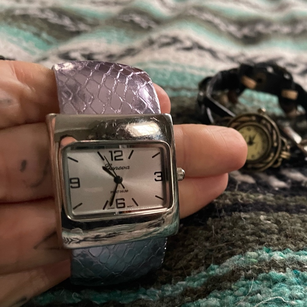 VINTAGE PURPLE WATCH